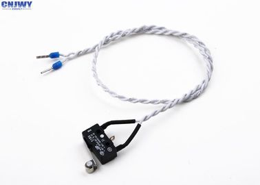 Les câbles équipés électriques automatiques blancs ont tordu le fil de PVC avec le commutateur miniature